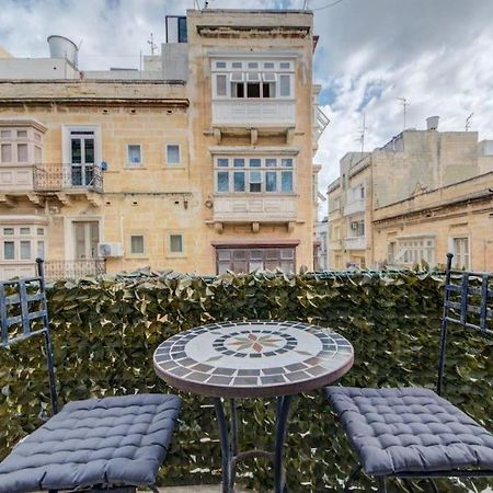 Traditional Maltese Town House In Floriana Bagian luar foto