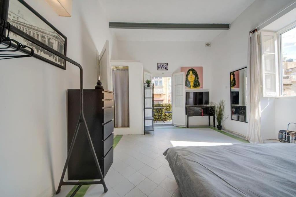 Traditional Maltese Town House In Floriana Bagian luar foto