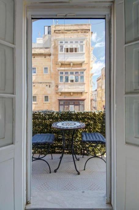 Traditional Maltese Town House In Floriana Bagian luar foto