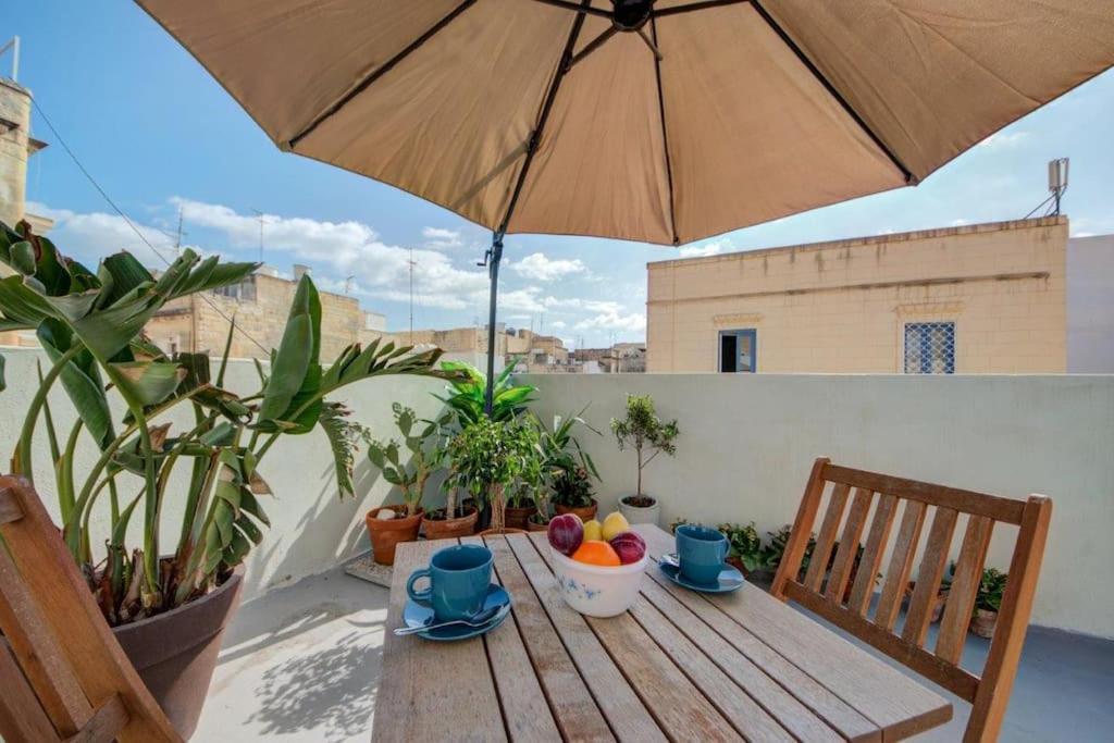 Traditional Maltese Town House In Floriana Bagian luar foto