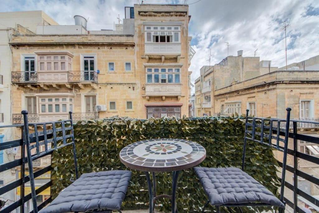 Traditional Maltese Town House In Floriana Bagian luar foto